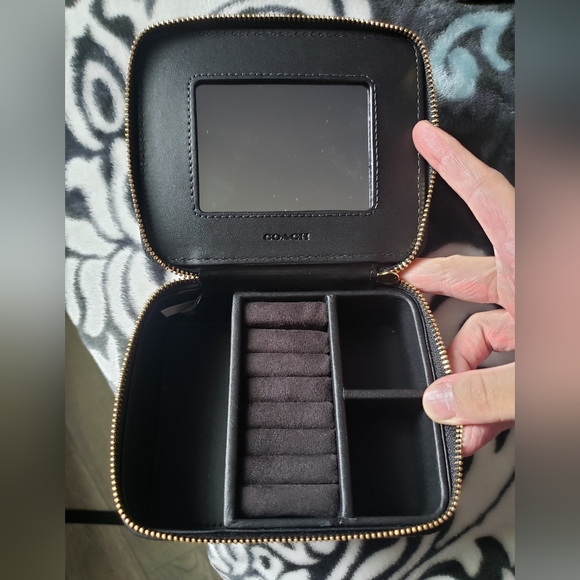 Coach jewelry case - Picture 2 of 5